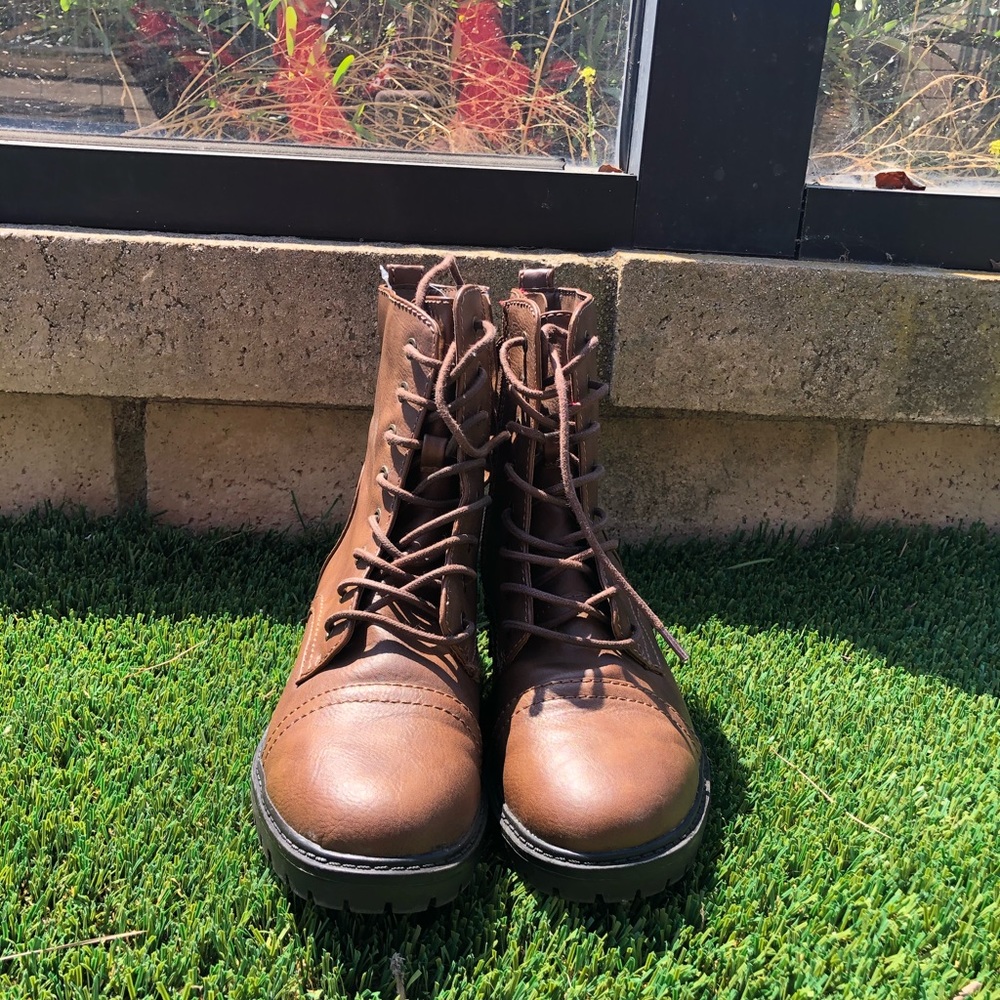 laced boots